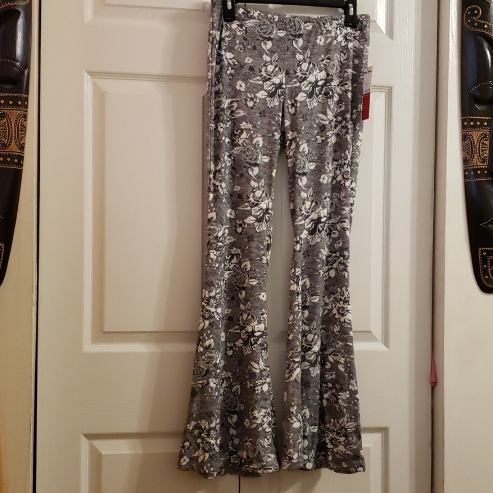 Hot Kiss Flare Flower Leggings (L)